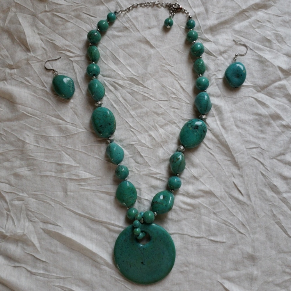 Women's faux turquoise fashion necklace/earrings
